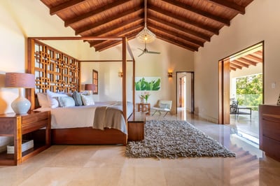 Luxury Villa Photo #20