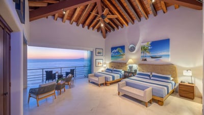 Luxury Villa Photo #32