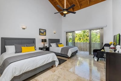 Luxury Villa Photo #44