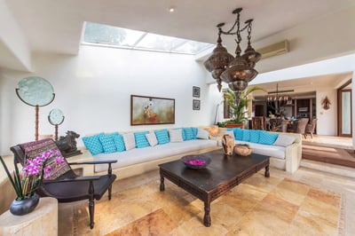 Luxury Villa Photo #13