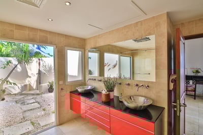 Luxury Villa Photo #36