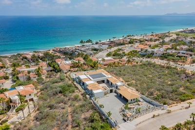 Luxury Villa Photo #3