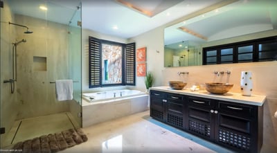 Luxury Villa Photo #12
