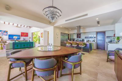 Luxury Villa Photo #18