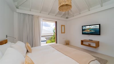Bedroom 3: On an upper level, in a separate bungalow. King size bed, air conditioning, HD-