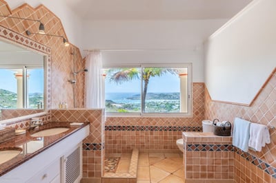 Luxury Villa Photo #49
