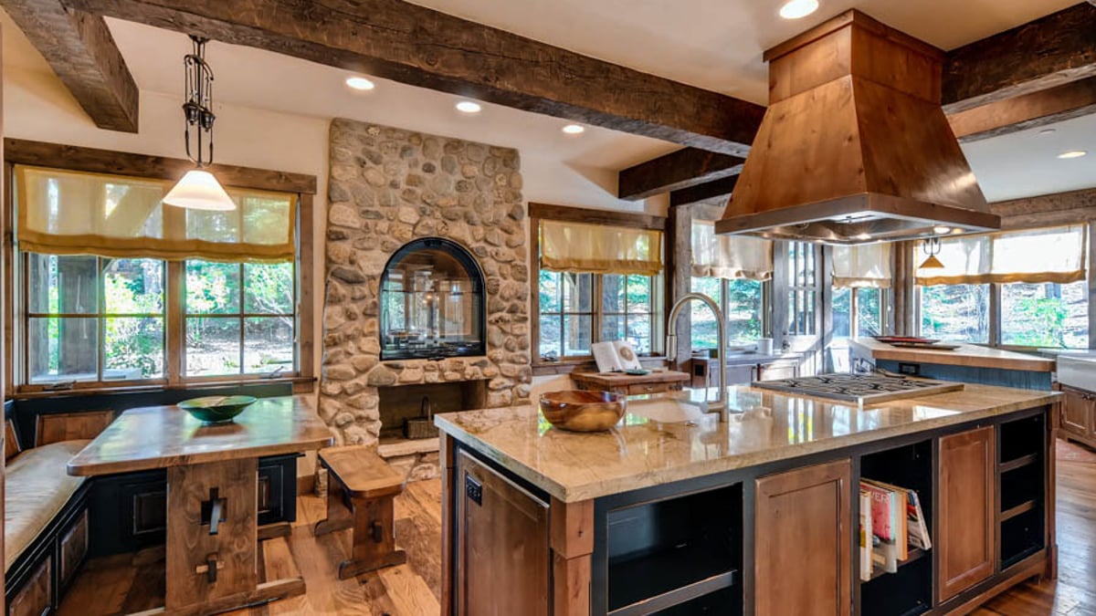 Gourmet kitchen with two breakfast nooks, gas fireplace - Image 7
