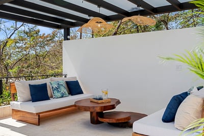 Main House Outdoor Living Area  – 1st Floor