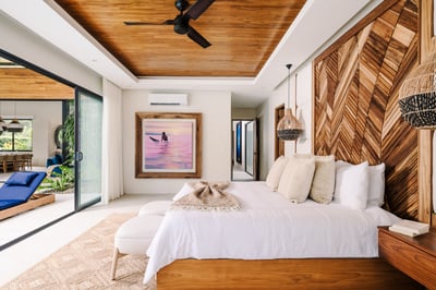 Primary Suite 1: King Bed, AC - Level 1