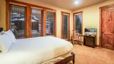 Queen Bedroom