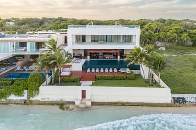 Luxury Villa Photo #3