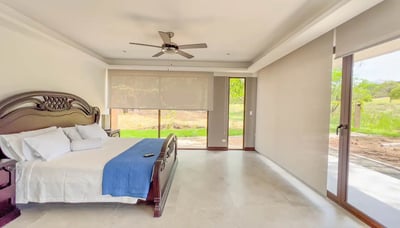 Luxury Villa Photo #11