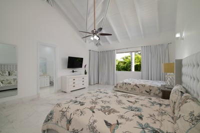 Luxury Villa Photo #20