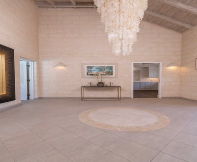 Luxury Villa Photo #16