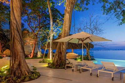 Luxury Villa Photo #9