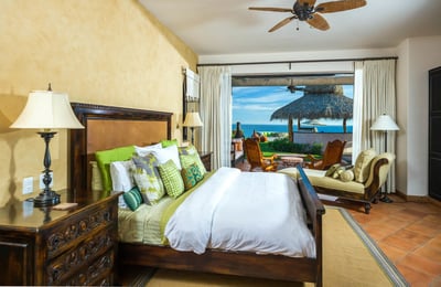 Luxury Villa Photo #16