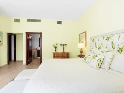 Luxury Villa Photo #14