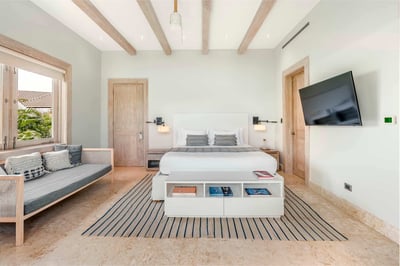 Luxury Villa Photo #34