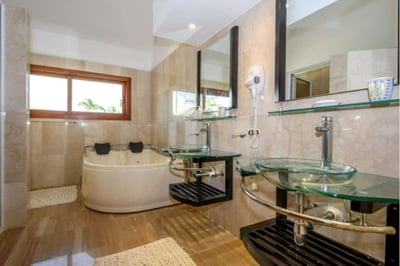Luxury Villa Photo #26