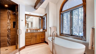 Primary ensuite with soaking tub