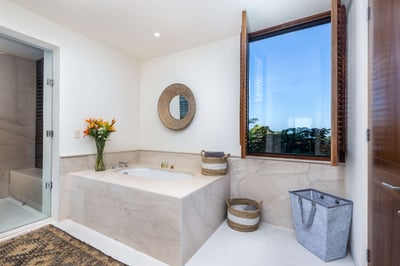 Luxury Villa Photo #16