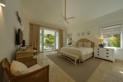 Arrecife 39 - Spacious 5BR villa near beach & golf