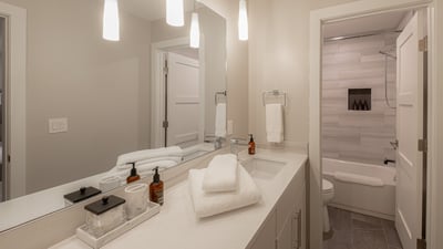 Bedroom 4 & 5, Lower Level - Bunkroom & Twin room shared ensuite