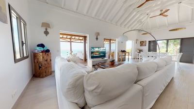 Living Area: Air conditioning, ceiling fan, HD-TV, Canal Satellite, DVD player, Apple TV. Opens onto