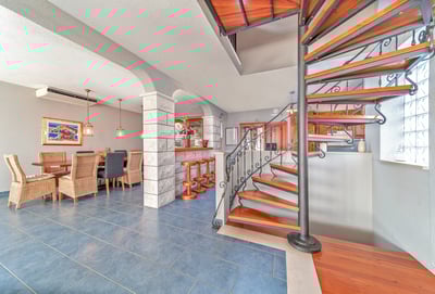 Luxury Villa Photo #16