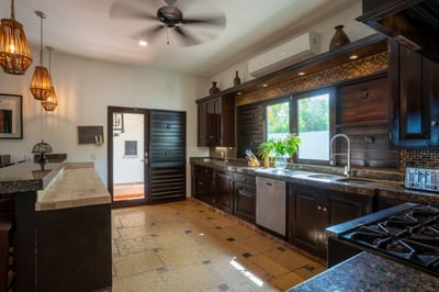 Luxury Villa Photo #39
