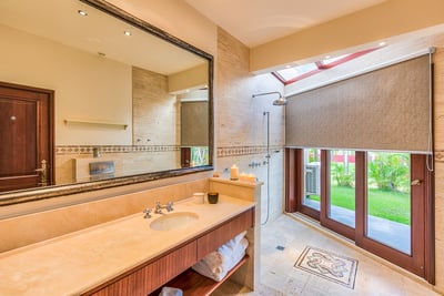 Luxury Villa Photo #59