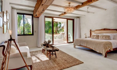 Luxury Villa Photo #32