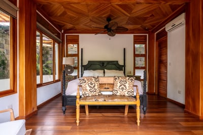 Luxury Villa Photo #47