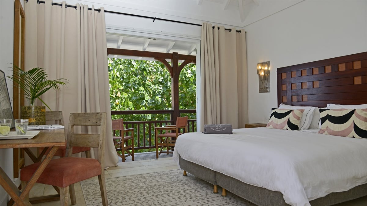 Bedroom 2: In a separate bungalow. King size bed (or twin beds upon request), air conditioning, - Image 31