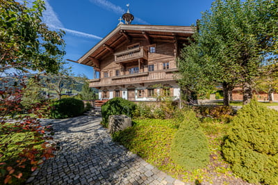 Luxury Villa Photo #3