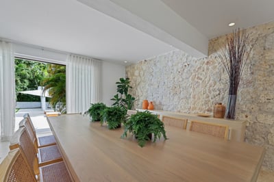 Luxury Villa Photo #15