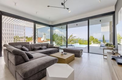 Luxury Villa Photo #6