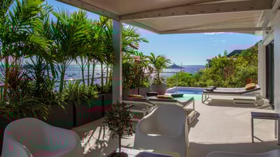Outdoor Lounge: Lounge area on the covered terrace, and facing the views. 