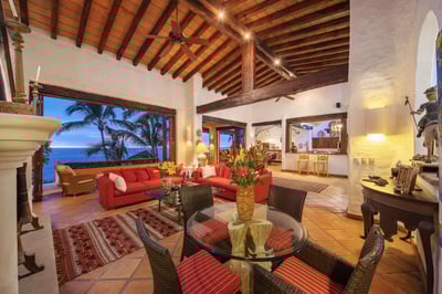 Luxury Villa Photo #24
