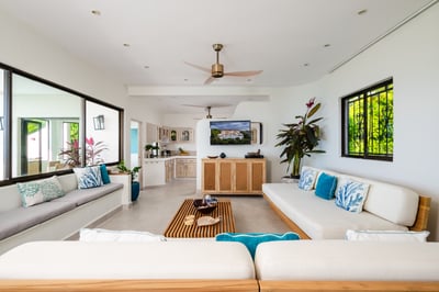 Luxury Villa Photo #18