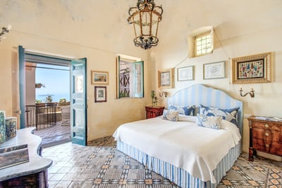 Luxury Villa Photo #32