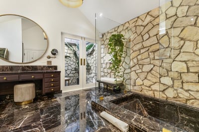 Luxury Villa Photo #25