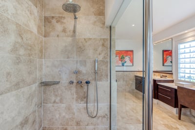 Luxury Villa Photo #39