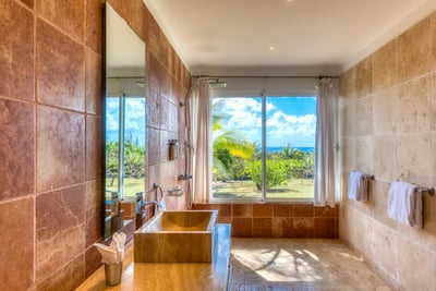Luxury Villa Photo #32
