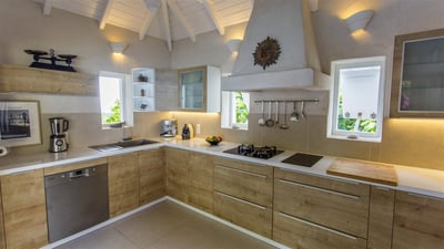 Kitchen & Dining Area: Fully equipped kitchen with electric oven, cooker with two gas and two glass-
