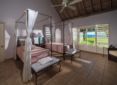 Luxury Villa Photo #13