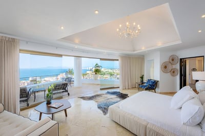 Luxury Villa Photo #32