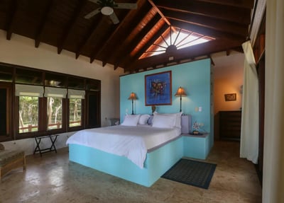 Luxury Villa Photo #22