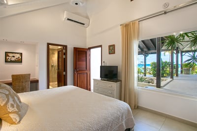 Luxury Villa Photo #40