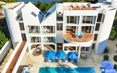 Luxury Villa Photo #3